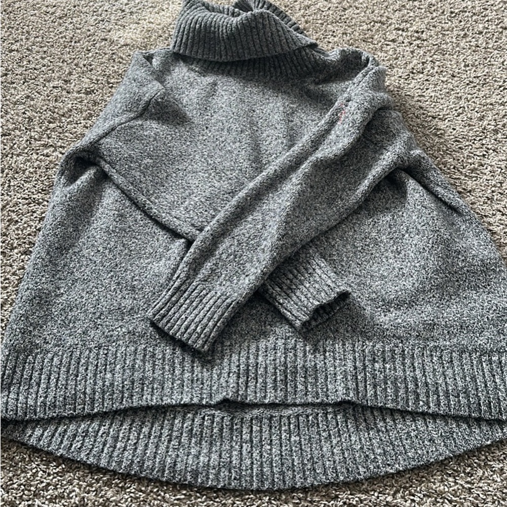 Grey old navy sweater (L)